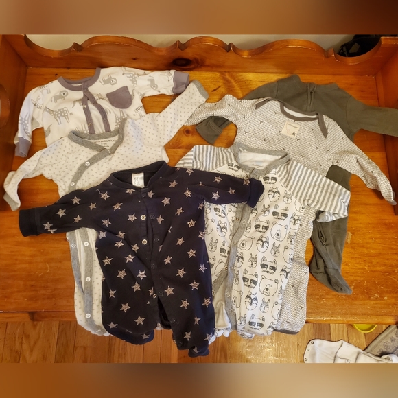 Cozy bundle of gender neutral baby clothes size newborn to 3months - Picture 5 of 5